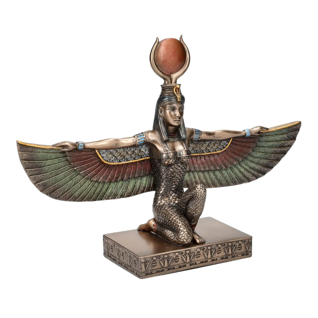 Escultura de Ísis ligada à magia e poder feminino sagrado