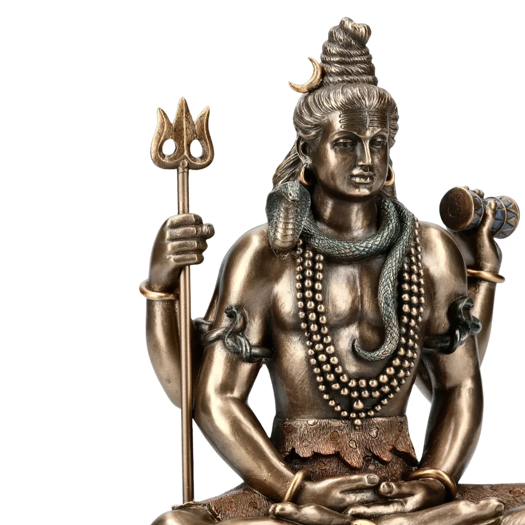Estátua de Shiva com lua crescente no cabelo simbolizando energia cósmica