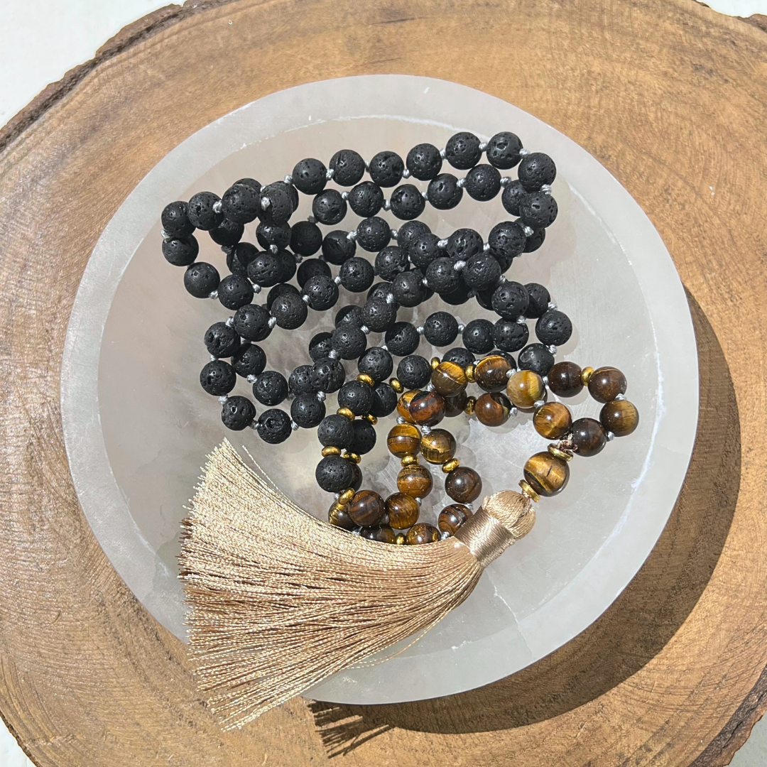 O japamala é um cordão de contas utilizado nas práticas de meditação indiana para contar mantras