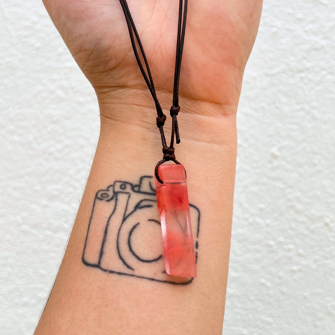 Fio Talismã da Felicidade Quartzo Cereja – é conhecido por ser um cristal poderoso para crescimento e proteção espiritual