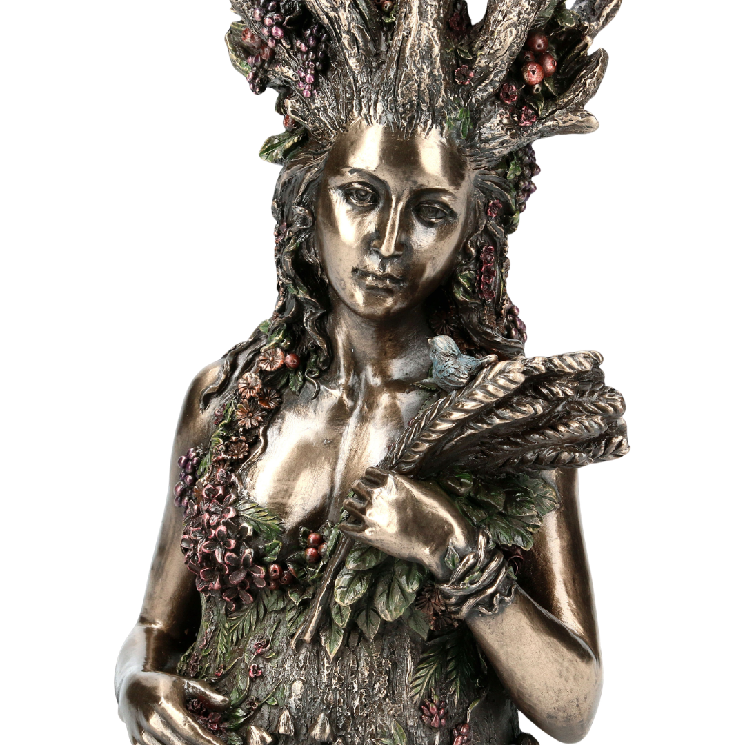 Estátua de Gaia Mãe Terra em ligação com a natureza disponivel na Sol Lua Milfontes