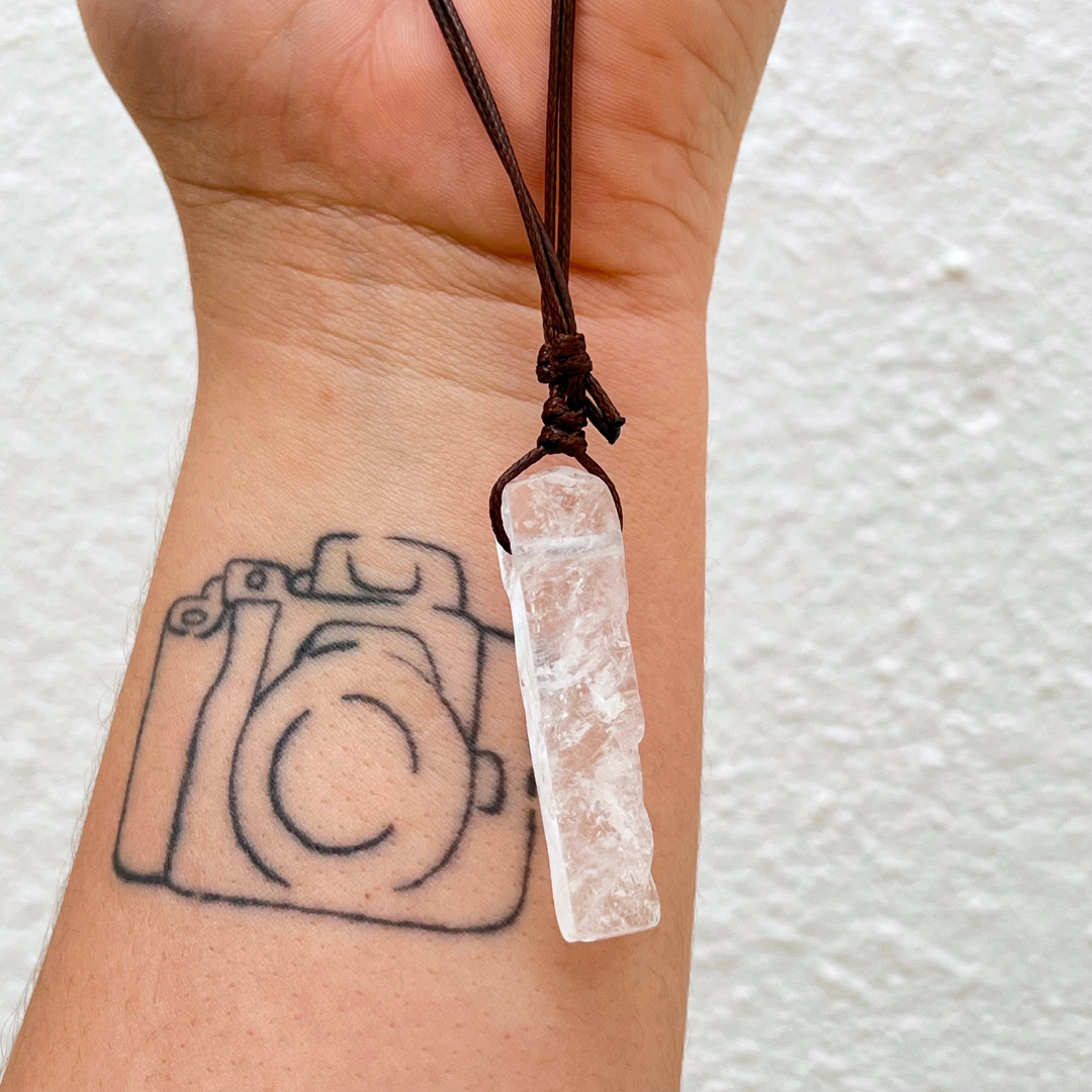 Fio Talismã Quartzo Cristal É frequentemente associado à clareza mental e ao aumento do foco.