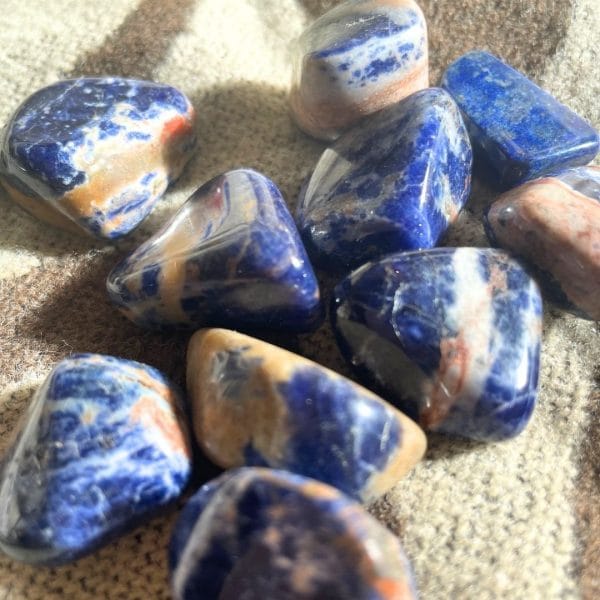 Sodalite - Polida | Verdade Interior e Clareza Mental Desperte a Sabedoria da Sua Voz Interior com Esta Jóia da Razão e Intuição - Sol Lua Milfontes