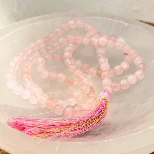 Japamala Quartzo Rosa ajuda a diminuir a tensão, a ansiedade e o medo