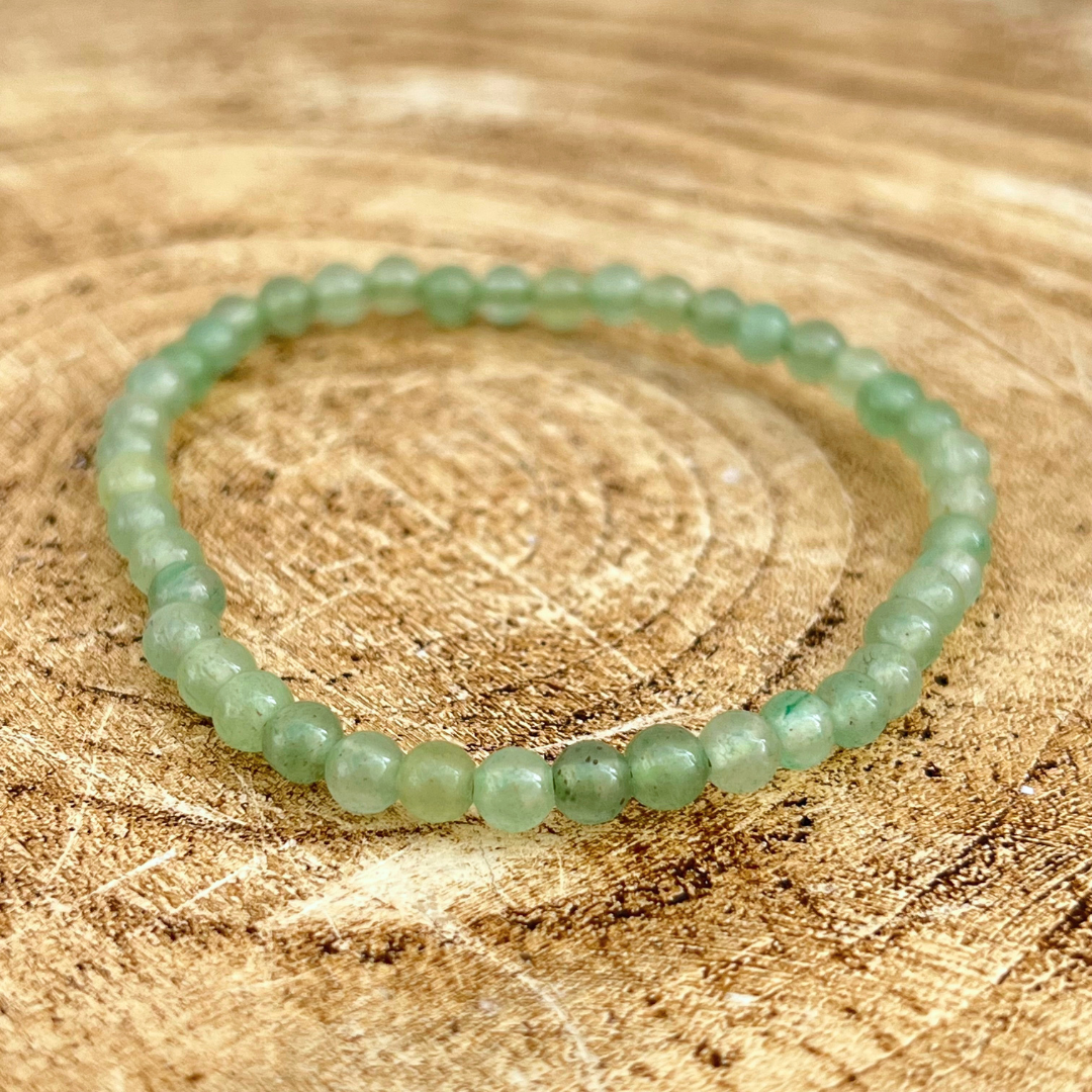 Pulseira Quartzo Verde também está associada ao amor, compaixão e cura emocional.