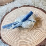 Cianite Azul com Inclusão de Quartzo - 87gr
