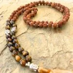 Japamala Rudraksha e Olho de Tigre - 8mm