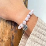 Pulseira Quartzo Rosa Com Om - 8mm
