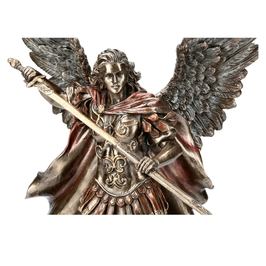 Estátua do Arcanjo Miguel a derrotar o mal com espada de proteção disponivel na Sol Lua Milfontes