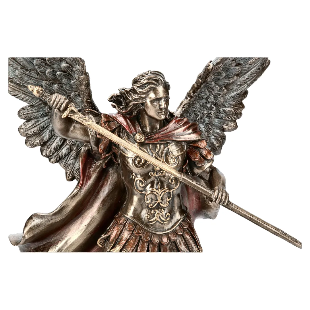Estátua do Arcanjo Miguel decorativa com simbolismo espiritual e proteção