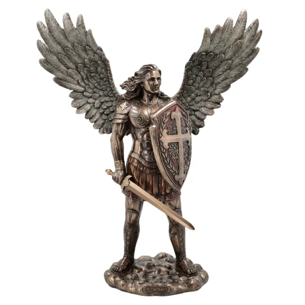Estátua do Arcanjo Miguel com armadura detalhada e energia celestial disponivel Sol Lua Milfontes