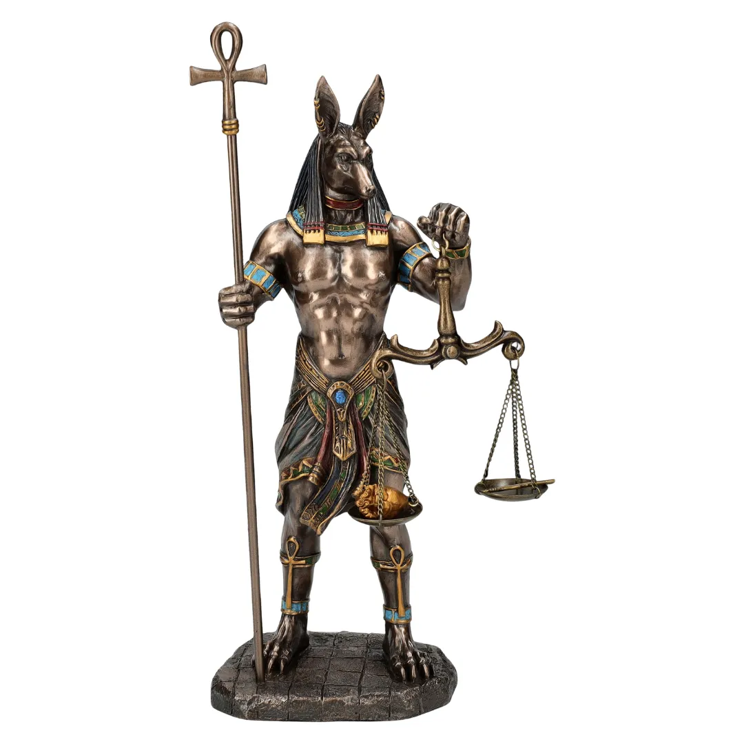 Estátua de Anúbis símbolo de proteção espiritual e guia no além disponível na Sol Lua Milfontes