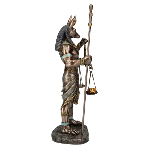Estátua de Anúbis ligada à proteção contra energias negativas