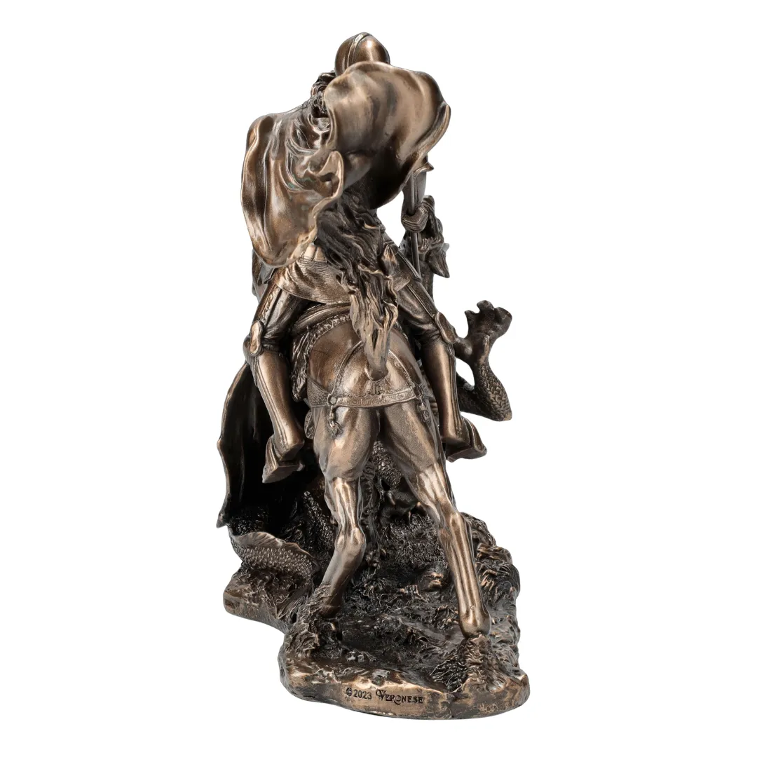 Estátua de São Jorge a cavalo a enfrentar o dragão símbolo de proteção espiritual