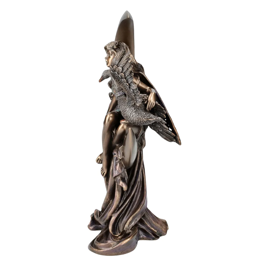 Estátua fada da lua com energia feminina e mística