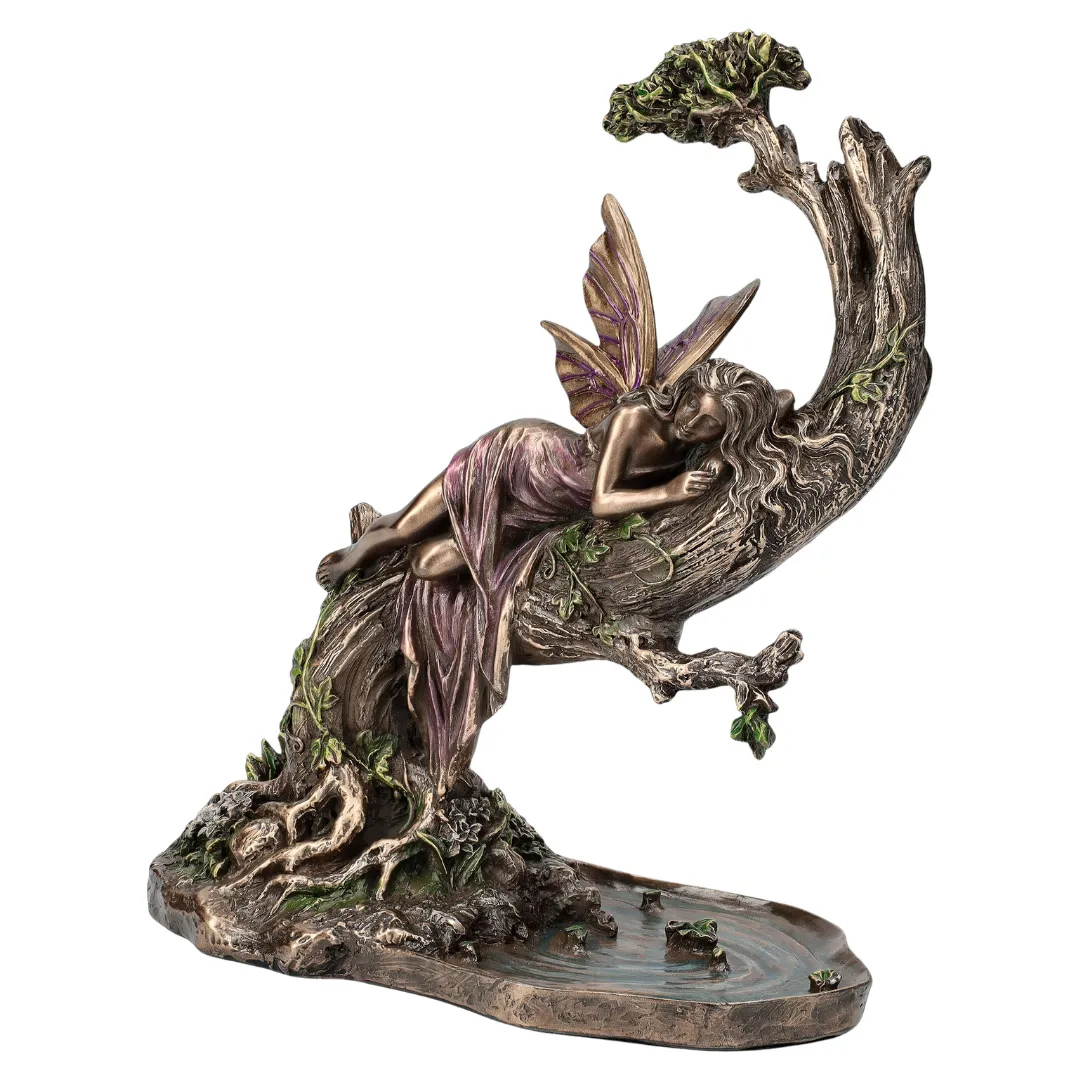 Estátua da Fada Terra ligada à natureza e à energia da floresta disponivel na Sol Lua Milfontes