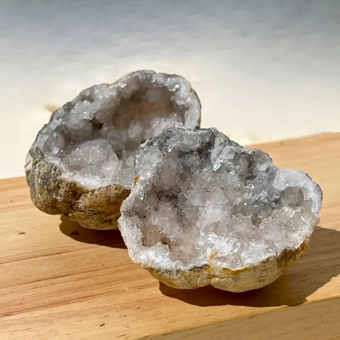 Geodo de quartzo cristal natural para limpar energias, equilibrar o ambiente e elevar a vibração do seu espaço.