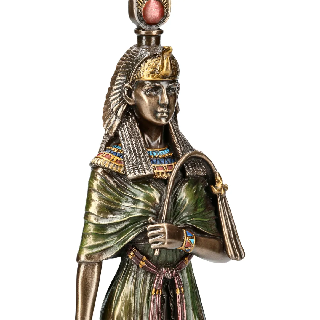 Estátua de Nefertiti representando a rainha icónica do Antigo Egito