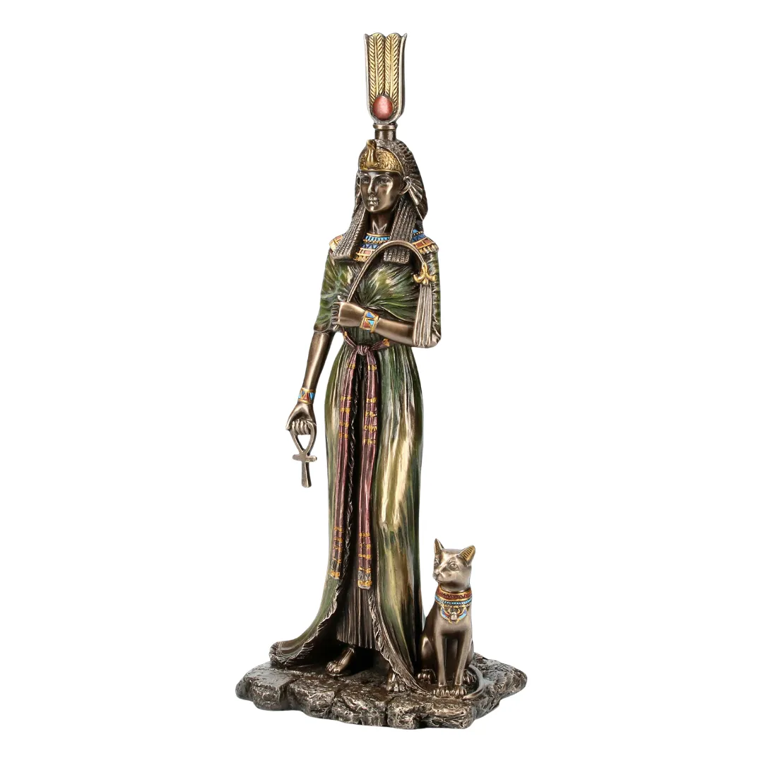 Estátua egípcia de Nefertiti com visual clássico e detalhes artísticos