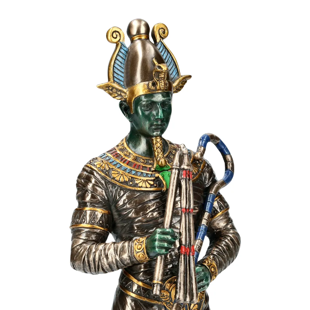 Estátua de Osíris representando o deus egípcio da vida após a morte disponivel na Sol Lua Milfontes