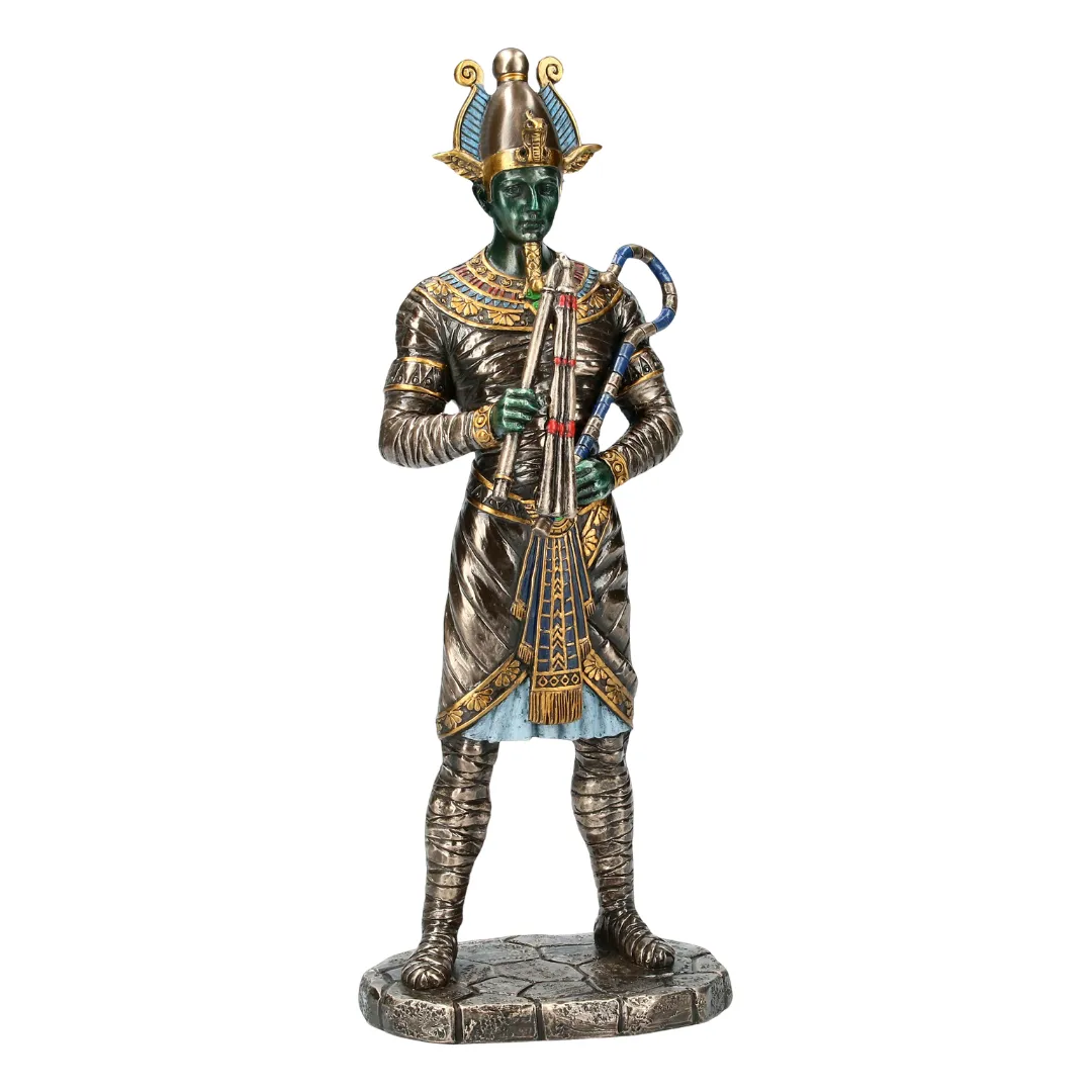 Escultura de Osíris segurando símbolos reais do Antigo Egito