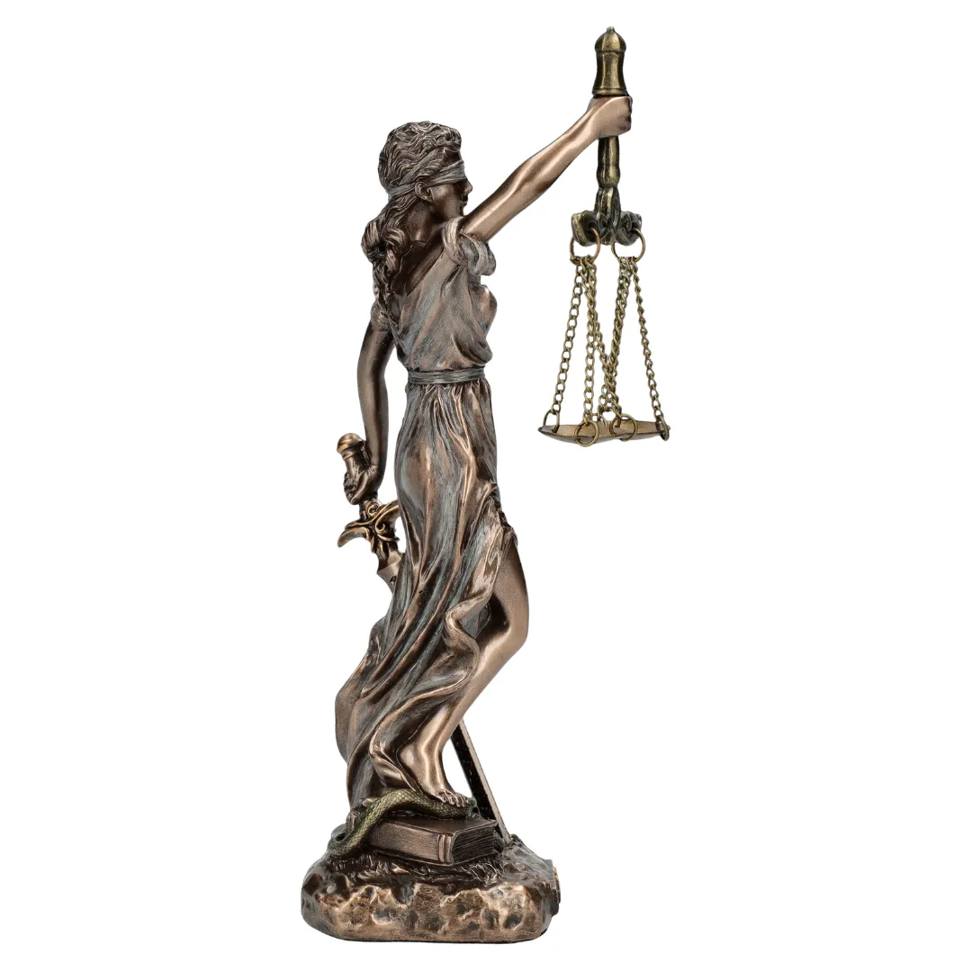 Estátua da Justiça decorativa em resina com estilo contemporâneo para interior