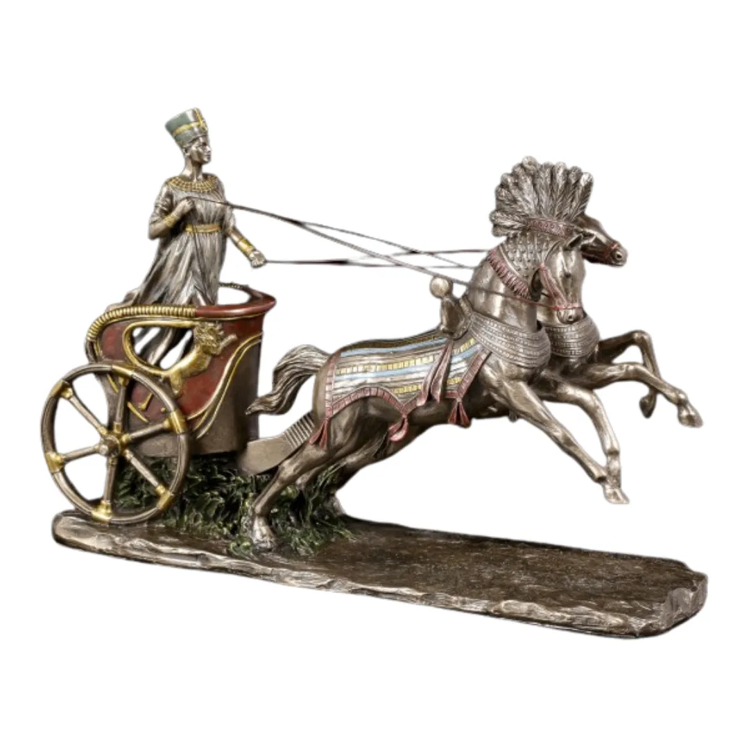 Escultura de Nefertiti com carro egípcio ligada à beleza e espiritualidade ancestral
