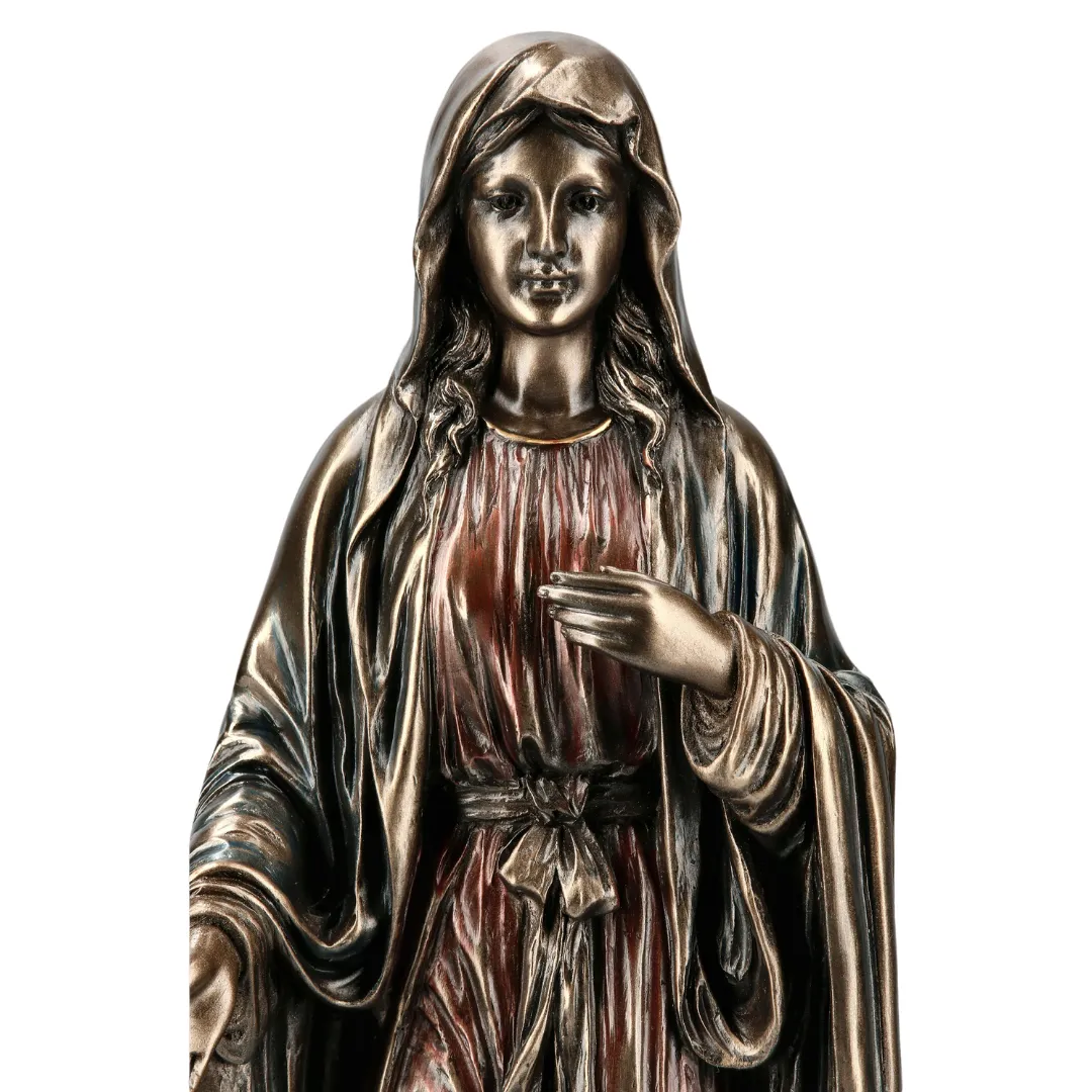 Estátua da Virgem Maria em resina com acabamento delicado e religioso
