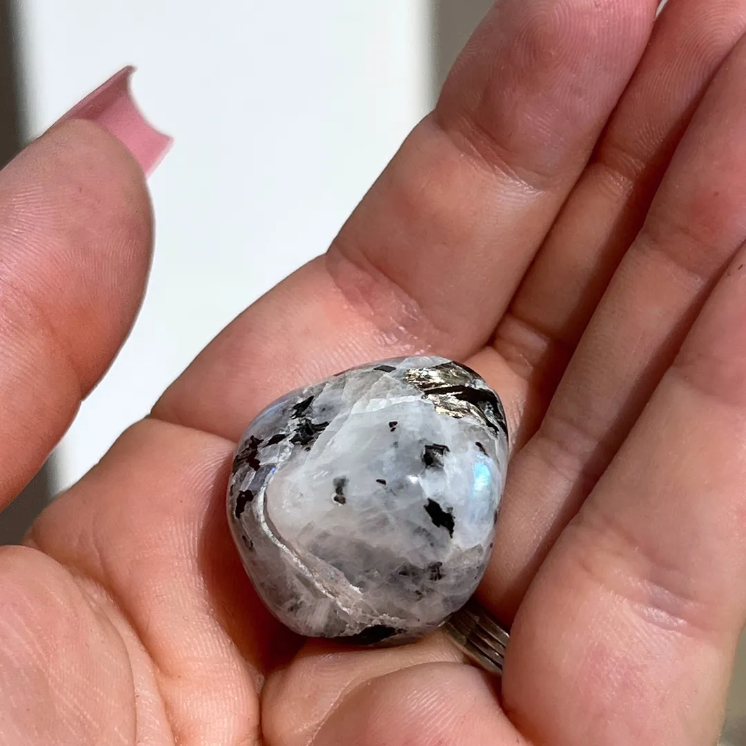 Pedra da Lua Polida disponivel na Sol Lua Milfontes