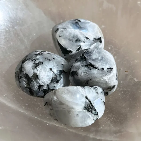 Pedra da Lua Polida , cristal da energia feminina