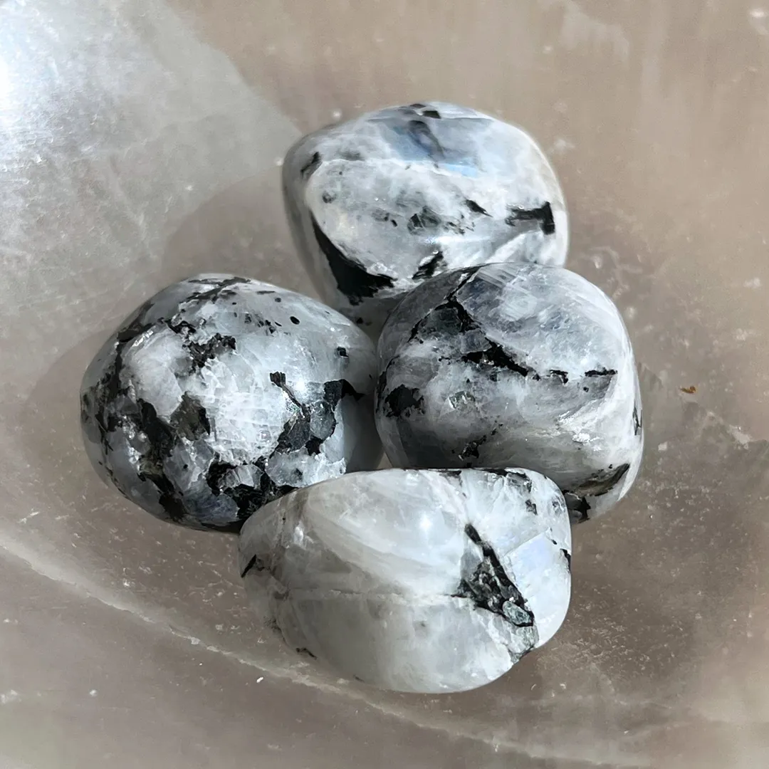 Pedra da Lua Polida , cristal da energia feminina