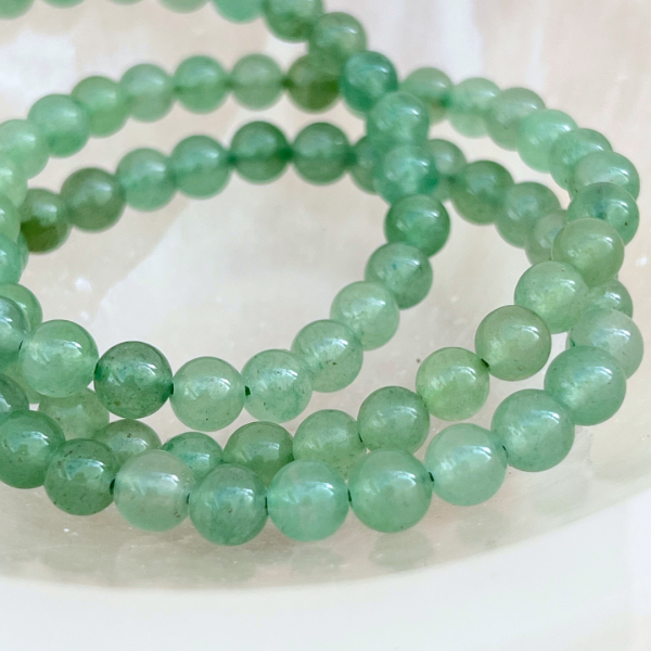 O quartzo verde é considerado um cristal de rejuvenescimento e vitalidade.