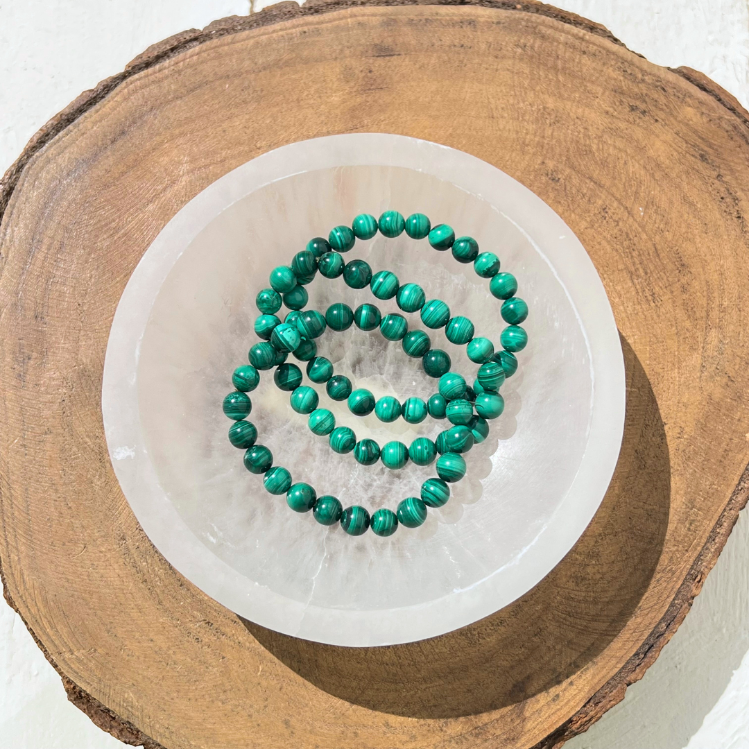 A sua cor verde vibrante é devido à presença de cobre
