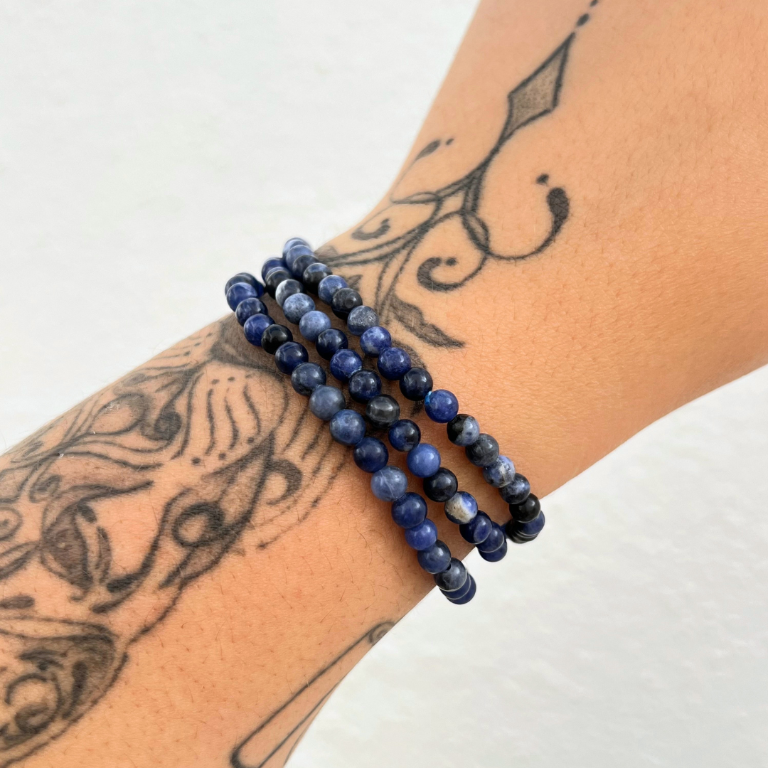 Usar acessórios com Sodalite, mantém as suas vibrações perto do corpo