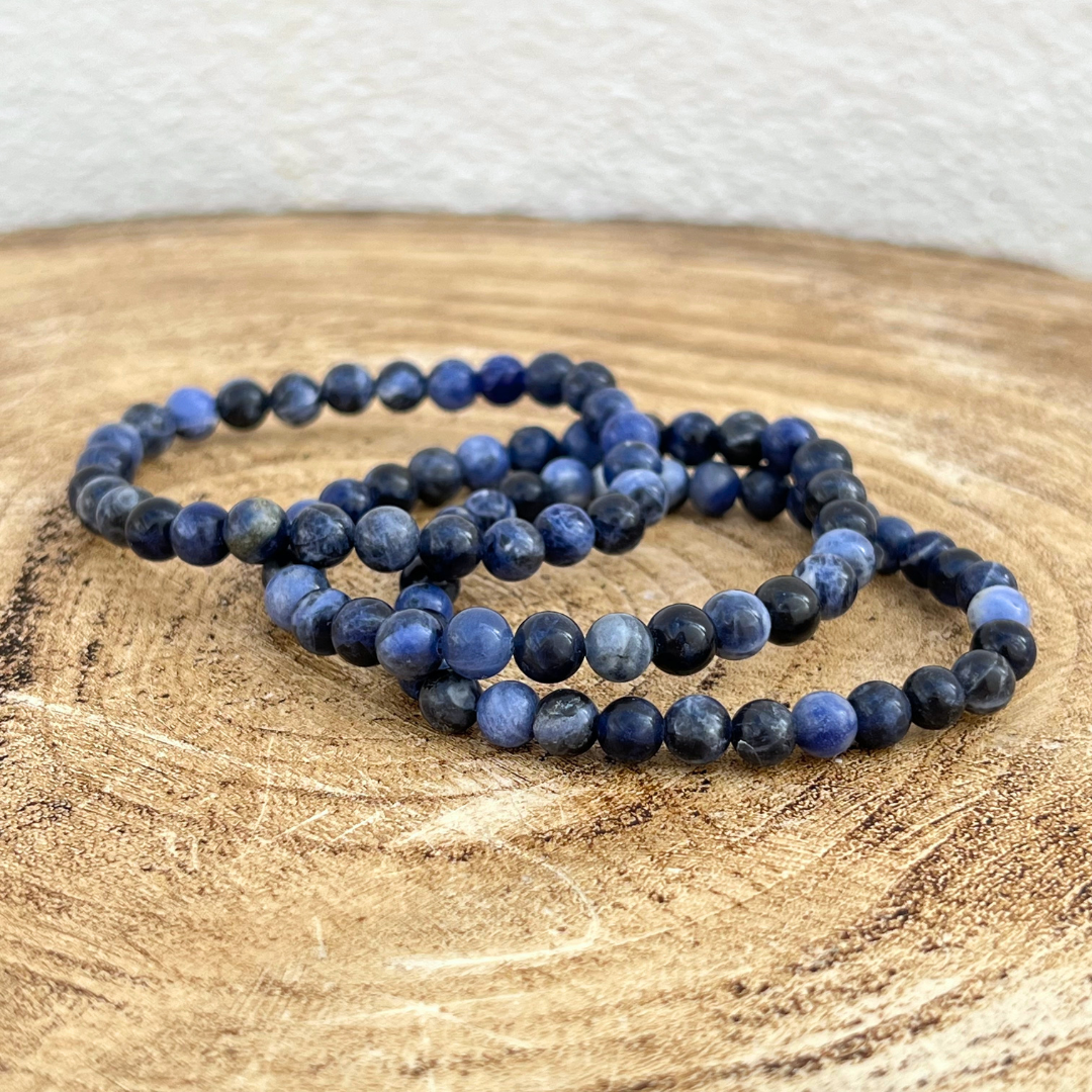 A Pulseira Sodalite é conhecida como a pedra dos pensadores