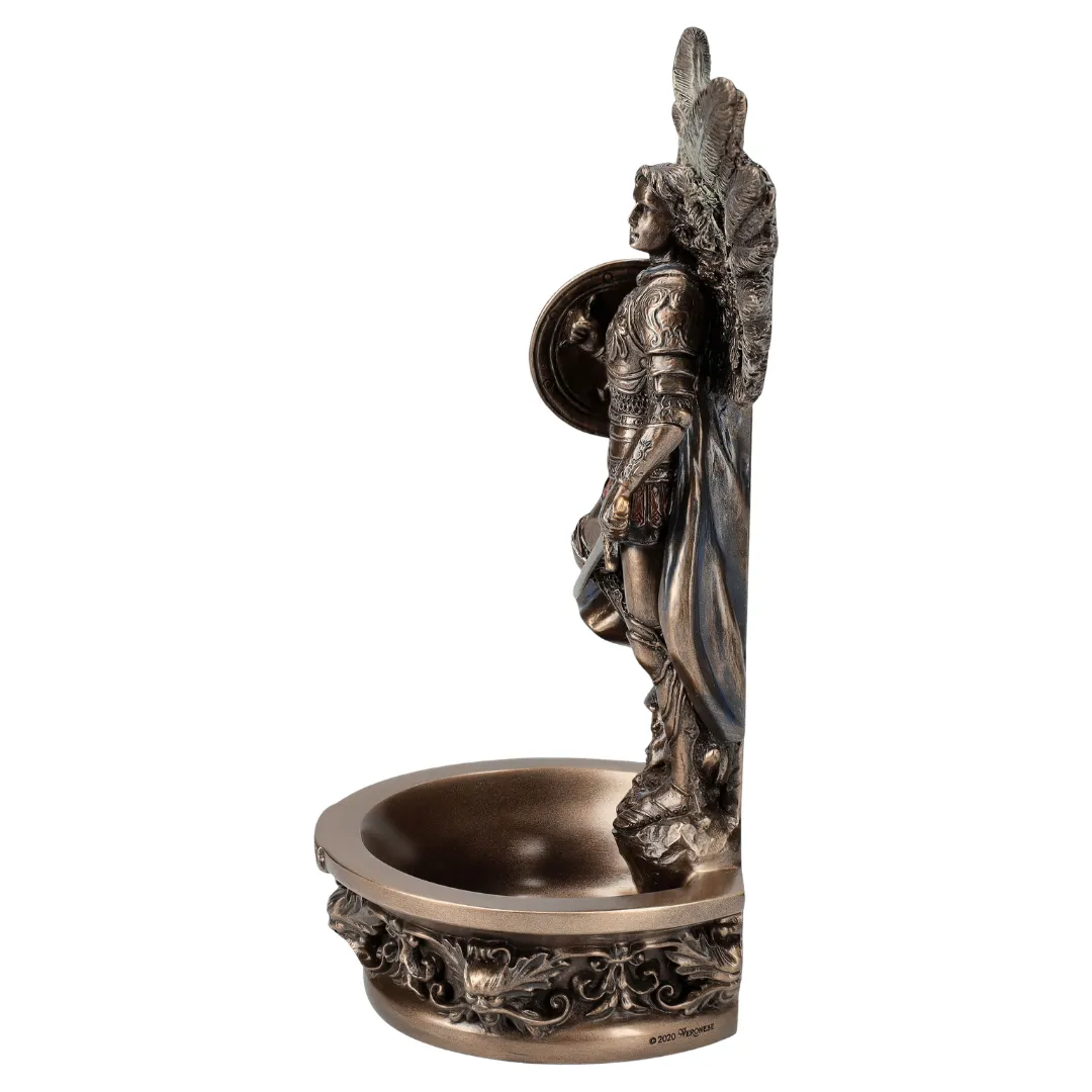 Estátua do Arcanjo Miguel com simbolismo espiritual e energia positiva