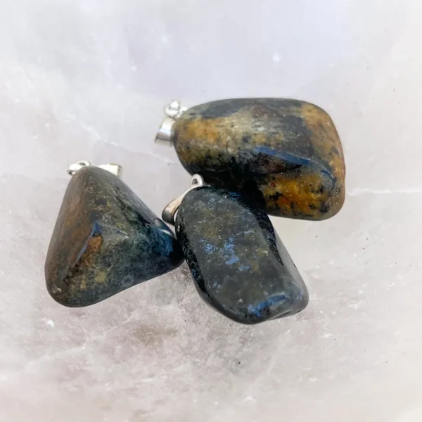 Pendente de Sodalite na Sol Lua Milfontes