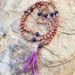 Japamala Rudraksha com Ametista