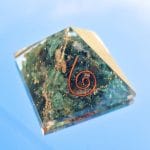 Pirâmide Orgonite Quartzo Verde - 4x4 cm