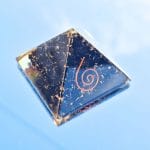 Pirâmide Orgonite Turmalina Negra - 4x4 cm