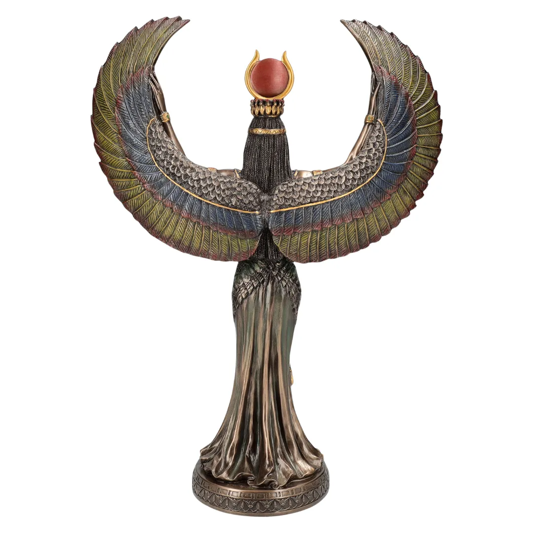 Escultura de Ísis com energia feminina sagrada e presença espiritual