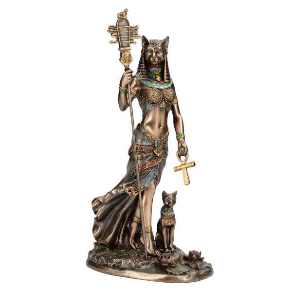 Estátua espiritual de Bastet associada à lua e ao poder intuitivo