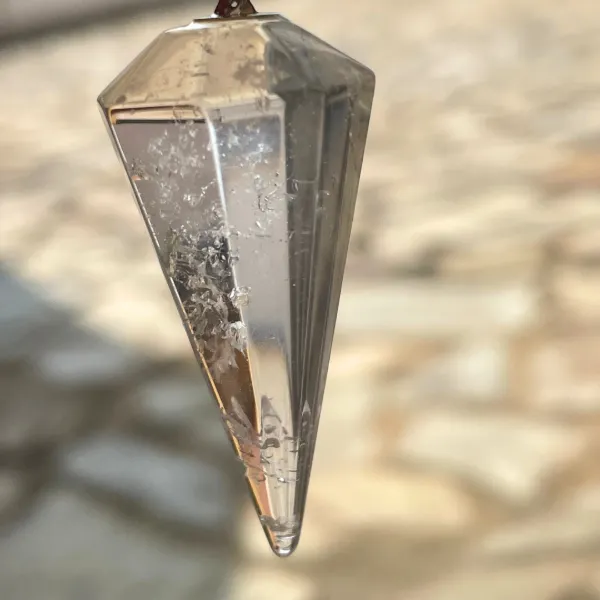 pêndulo de quartzo cristal, uma ferramenta espiritual