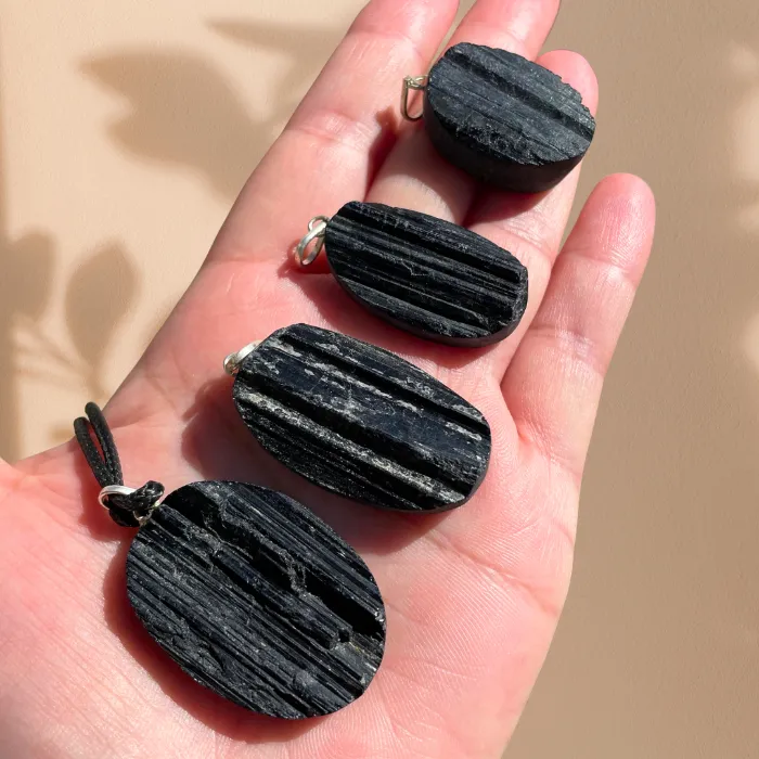 turmalina negra pedras do signo Balança (Libra), escorpião e capricórnio
