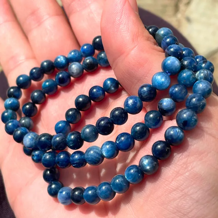 Cianite ligada ao Chakra da Garganta (Vishuddha),
