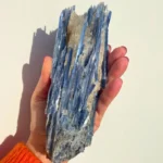 Cianite Azul com Inclusão de Quartzo - 891gr