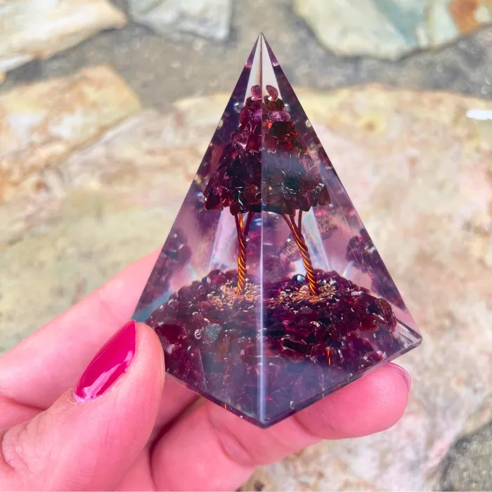 Pirâmide Orgonite Árvore de Granada- 4x4cm - Image 2