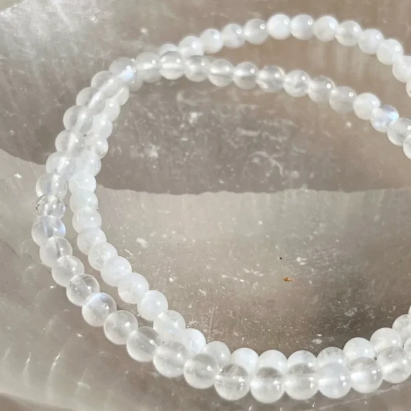 Pulseira Pedra Da Lua 4mm disponivel na Sol Lua Milfontes
