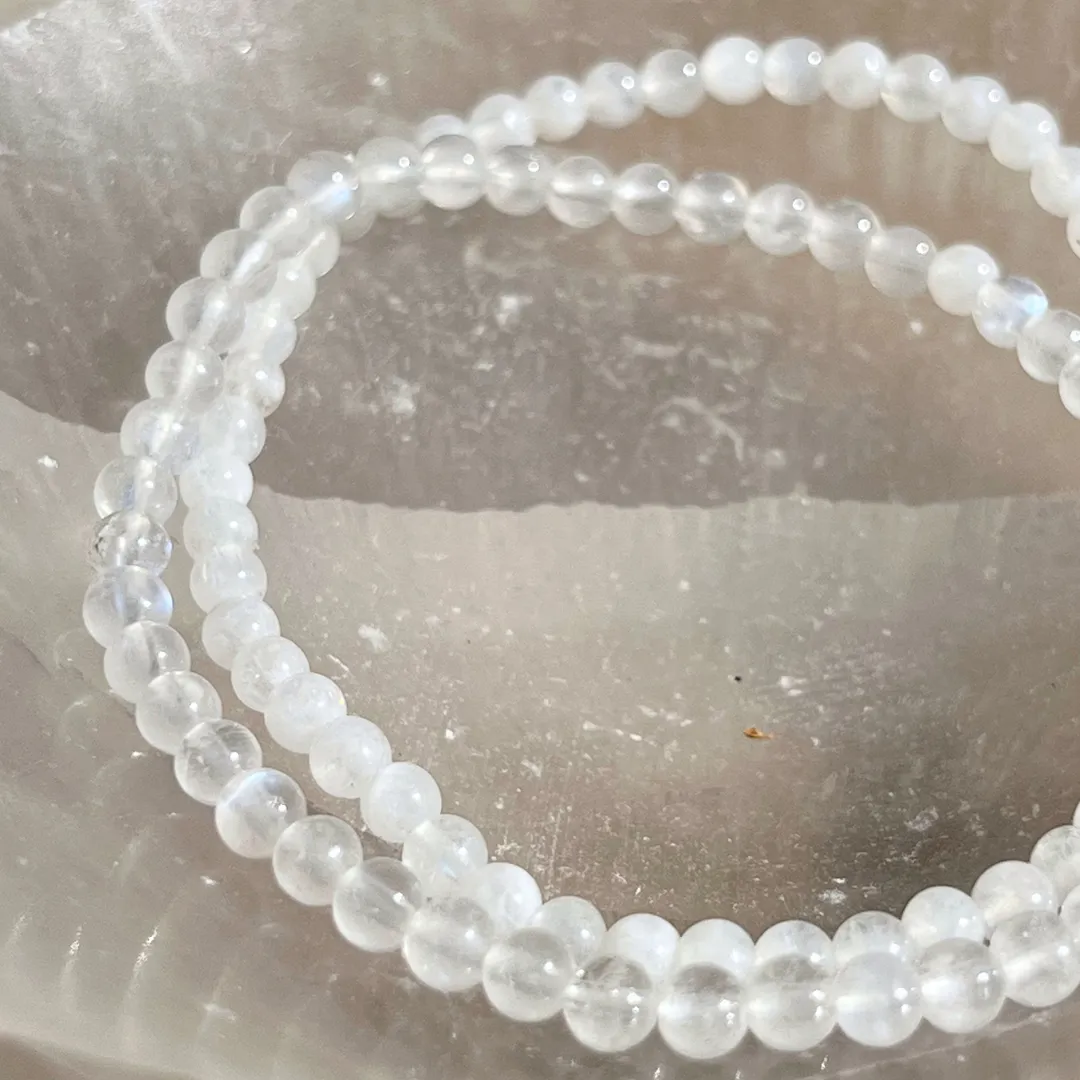 Pulseira Pedra Da Lua 4mm disponivel na Sol Lua Milfontes