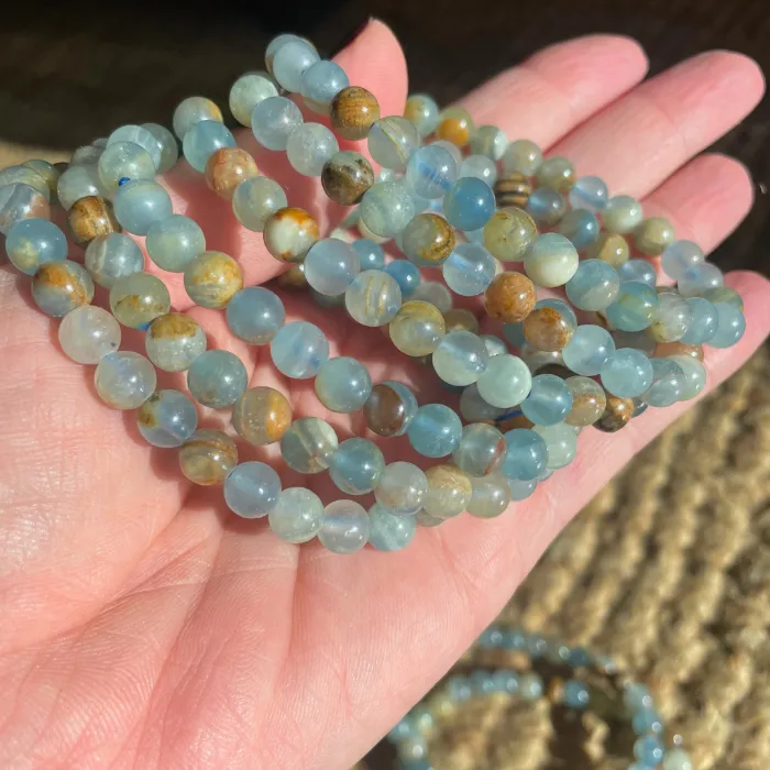 Calcite Azul possa ser usada por todos os signos, ressoa especialmente com: Peixes, Balança e Aquário.